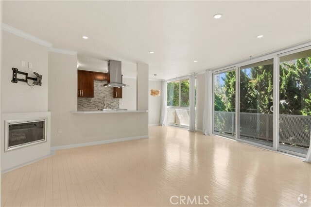 Building Photo - 1017 2nd St Unit 201 Rental