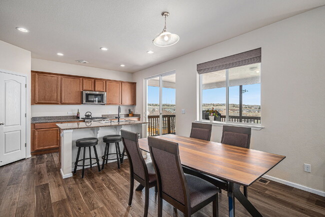 Photo - "Luxurious 5-Bed Oasis with Finished Basem... Apartment