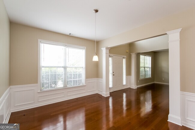 Photo - 3180 Elmendorf Dr NW