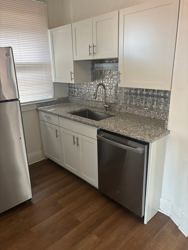 Photo - 605 Maple Ave