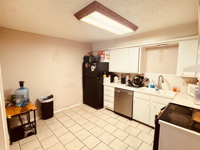 Photo - 5445 40th St