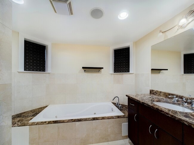 Photo - 632 W Barry Ave