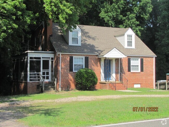 Building Photo - 7609 Woodman Rd Unit 2 - Upstairs Apartment