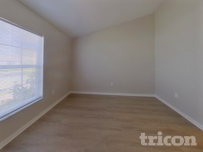 Photo - 1044 Darlington Ct