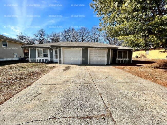 Nice 2 Bedroom 1 bath Duplex in Lees Summit - Nice 2 Bedroom 1 bath Duplex in Lees Summit Townhome