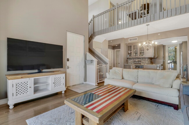 Photo - 1152 University Blvd