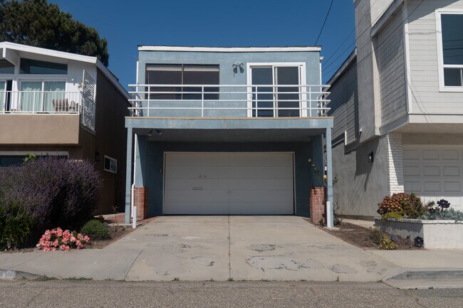 Photo - 1834 Rhodes St