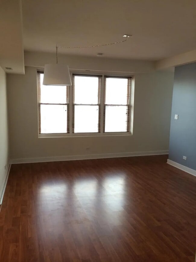 Photo - 4335 W Irving Park Rd Unit 102