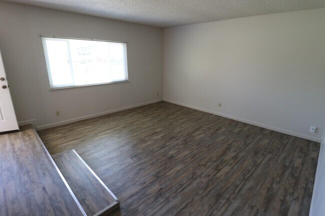 3342 W Oswego Ave