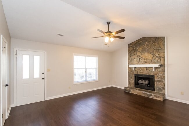 Photo - 470 Rosehill Dr