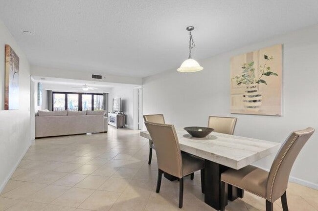 Photo - 1201 Seafarer Cir Unit 103