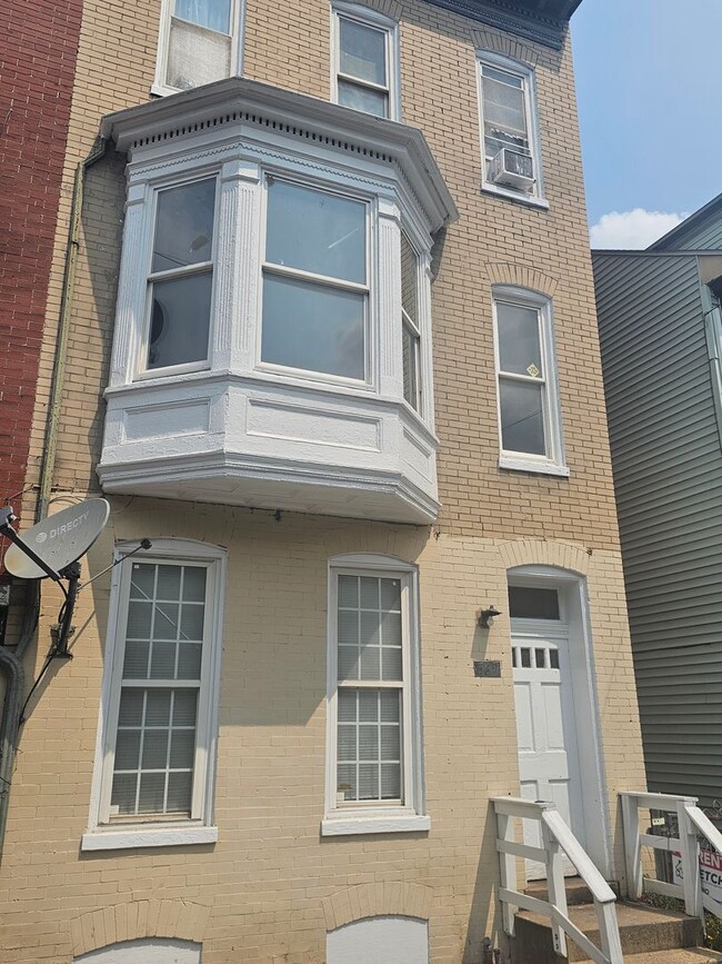 Building Photo - 569 W Philadelphia St Unit 1