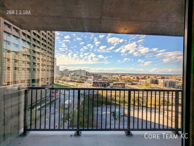 2 Bed + Den x 2.5 Bath Large Apartment For... - 2 Bed + Den x 2.5 Bath Large Apartment For... Unit 1101