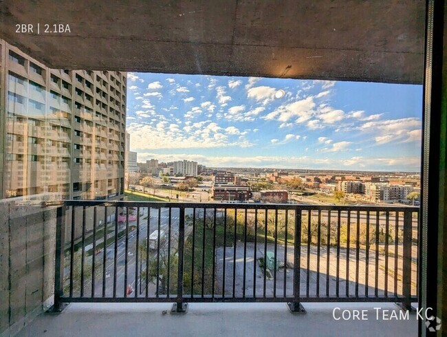 Building Photo - 2 Bed + Den x 2.5 Bath Large Apartment For... Unit 1101