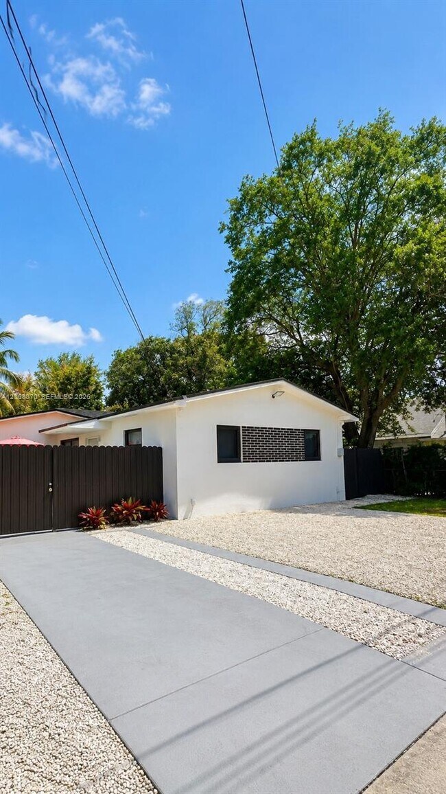 Building Photo - 7815 NW 5th Ct Unit 2