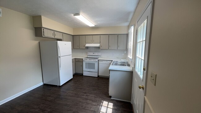 Photo - 706 Ave D