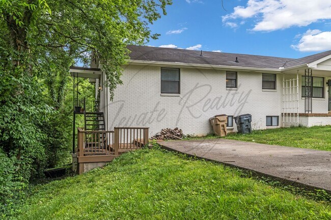 Photo - Charming Two Bedroom in Triplex in Goodlettsville!