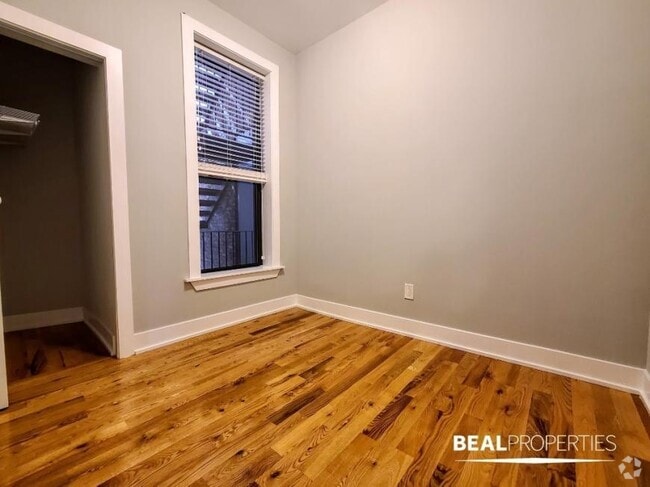 Building Photo - 3 bedroom in CHICAGO IL 60657 Unit 1 Rental