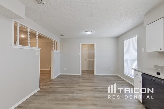 Photo - 545 Sharp Dr