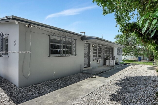 Building Photo - 2550 NW 68th St Unit 2550 Rental