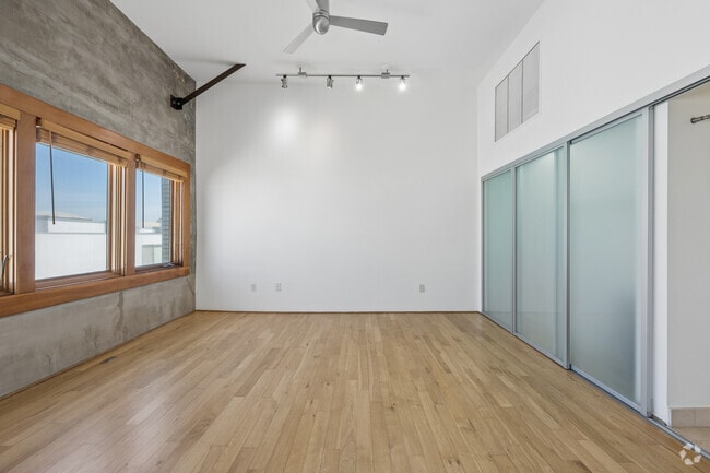 1BR, 1BA - 1000SF - Bedroom