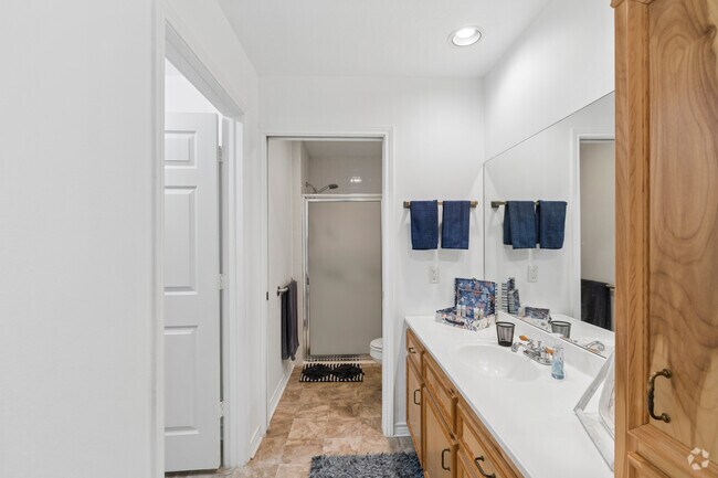 2BR, 2BA - 1,145SF - Primary Bathroom