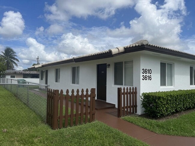 Building Photo - 3610 SW 87th Pl Unit 3610