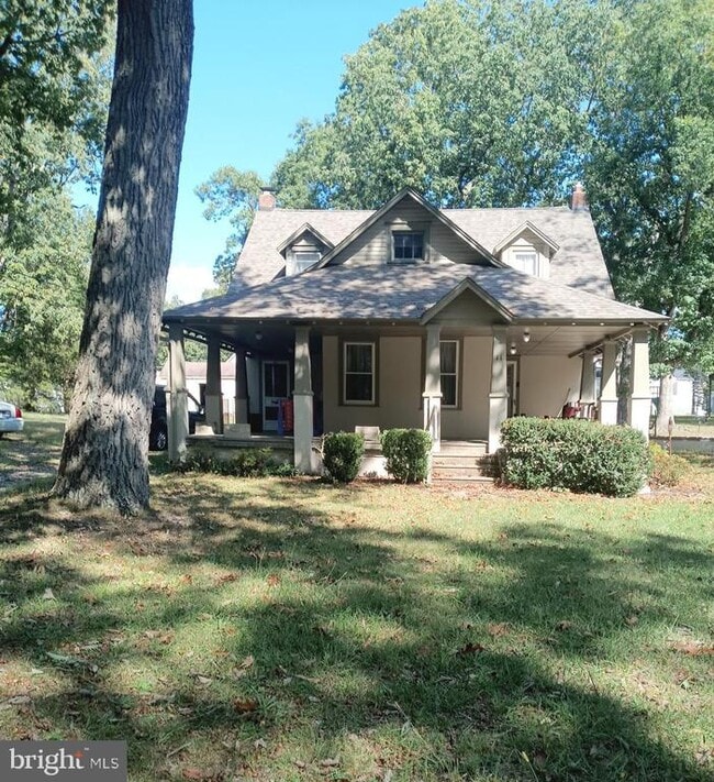 Photo - 11 W Cloverdale Ave