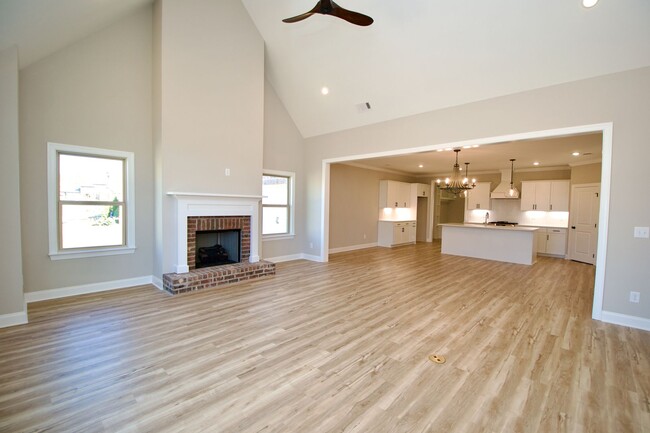 Photo - 1726 Creekside Ln