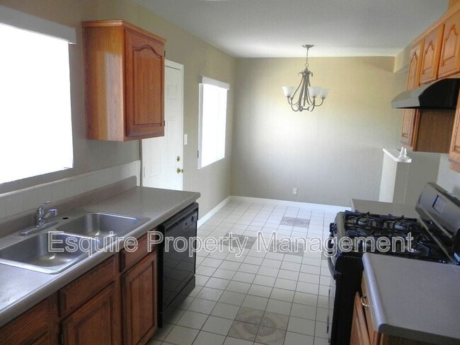 Photo - 1832 S E St