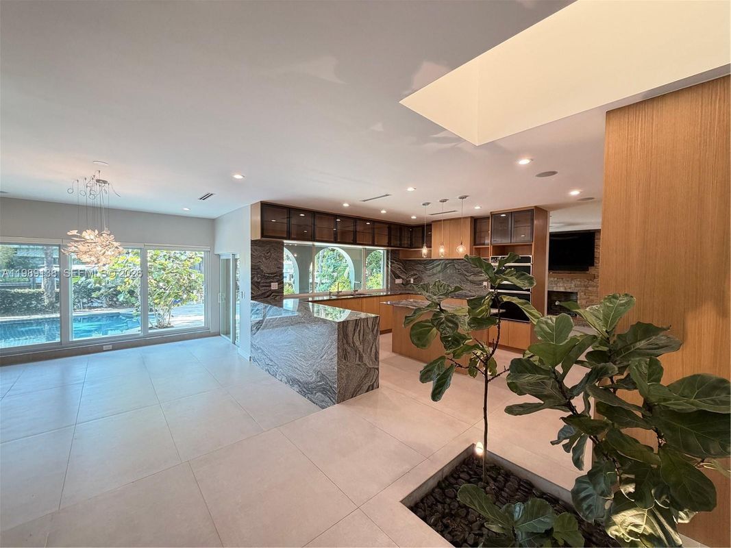 Photo - 3200 NE 165th St