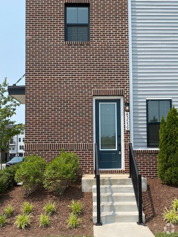 Building Photo - 43539 Farringdon Sq Rental