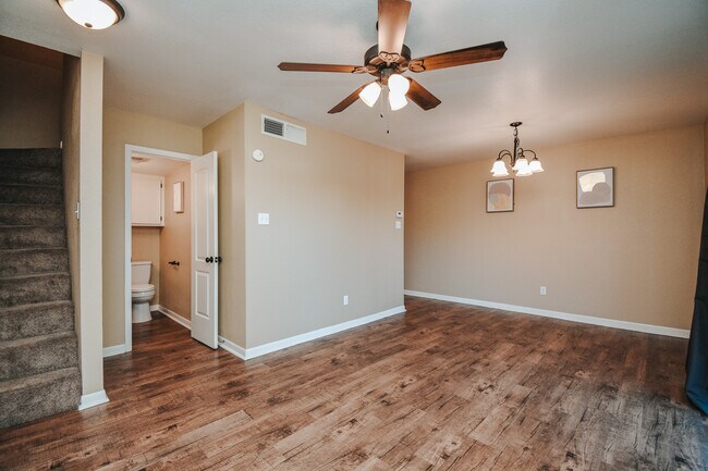 Building Photo - 1913 Melrose Ave Unit Apt B