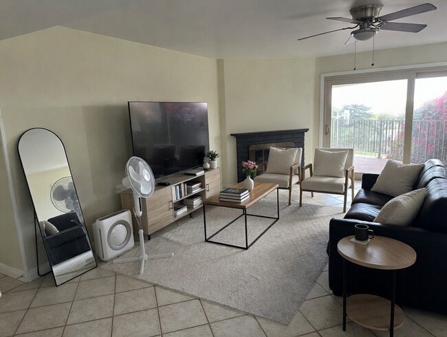 Building Photo - 2201 Saint Louis Ave Unit 104C