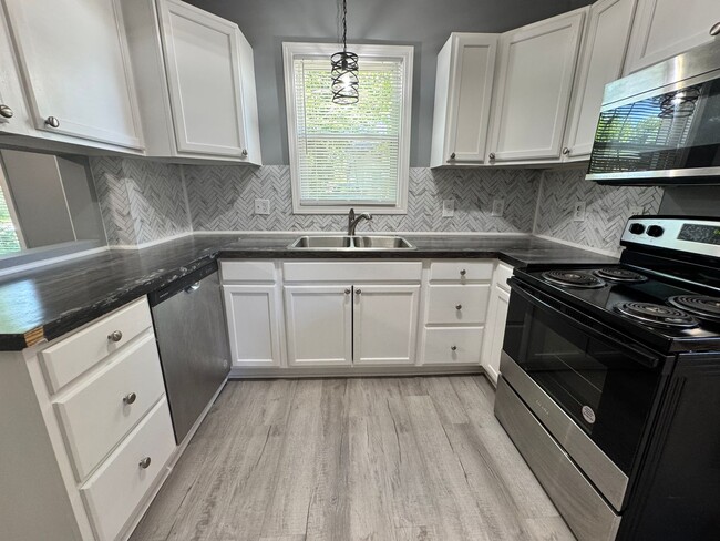 Photo - 3 Bedroom, 1.5 Bathroom House in High Point!