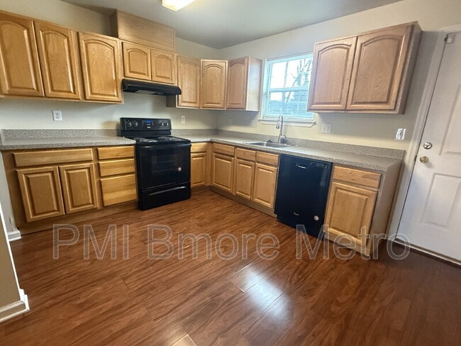 Photo - 2615 Huron St