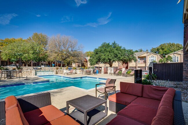 Hill Country Living in the City - Hill Country Living in the City Rental