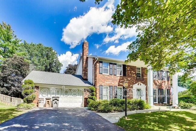 Photo - 1718 Crestview Dr