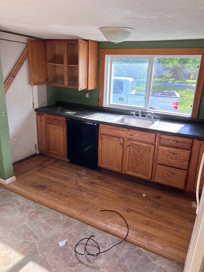 Photo - 1556 N Taylor Ave