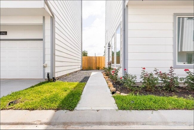 Photo - 1740 Cove Cres Ct