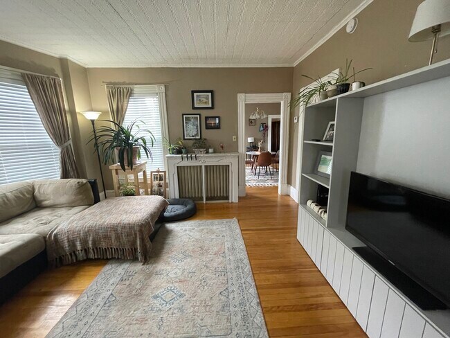 Large Living Room - 395 Hanover St Unidad 1