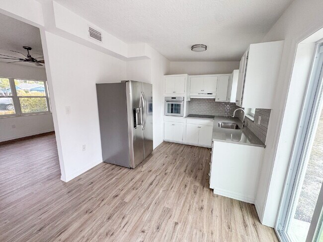 Photo - Large fenced yard! Central location!