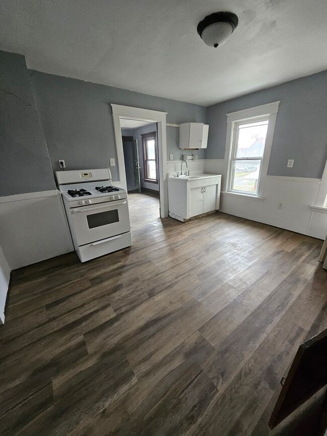 Photo - Upper 3 bedroom unit