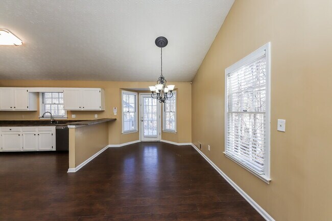 Photo - 427 Nottingham Dr