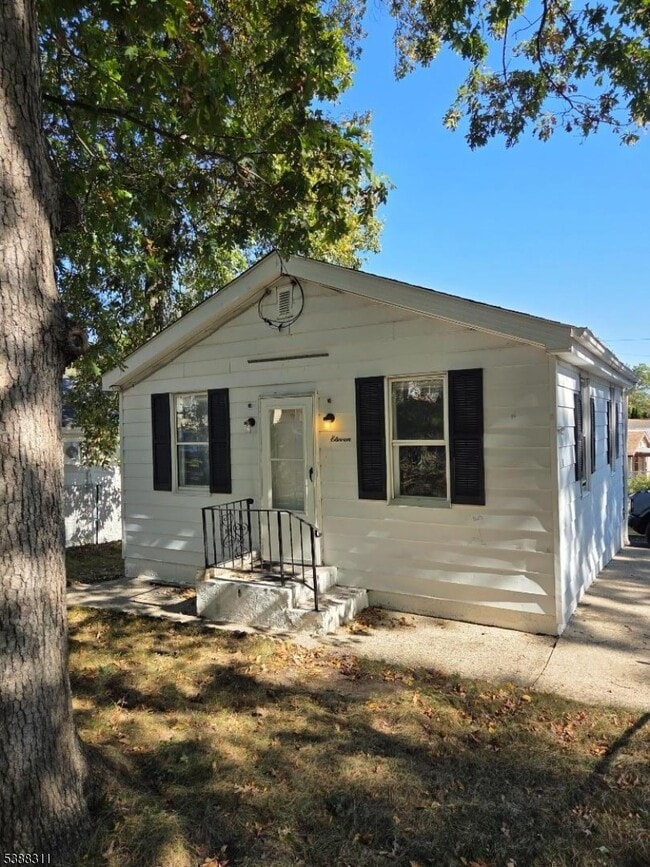 Photo - 11 Lehigh Way