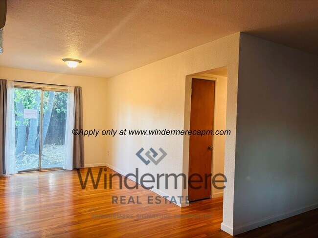 Photo - 2 bed/1 bath duplex in prime location! Wat... Casa