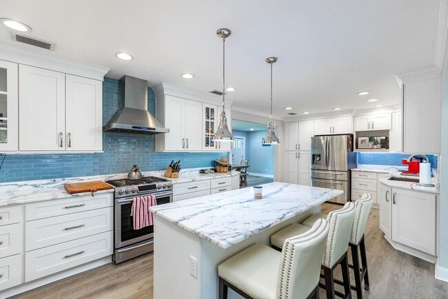 Building Photo - Virginia Park Gem, Renovated 3 Bed, 2 Car Garage, Large Private Backyard