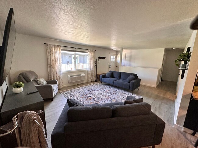 Photo - 716 N 10th St