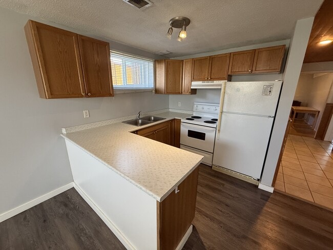Photo - 6017 52 Ave