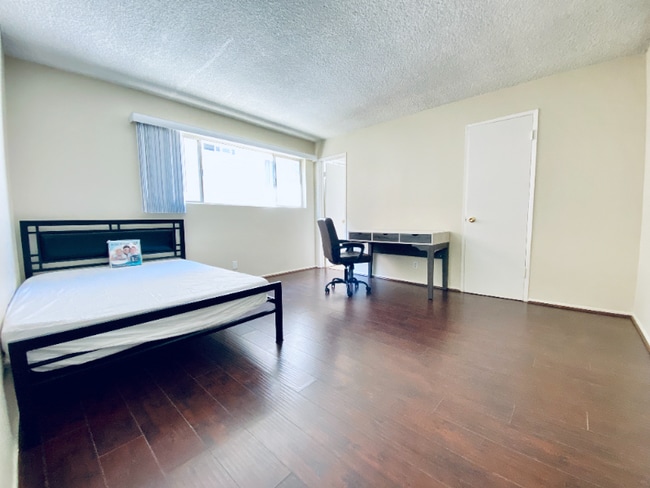 1440 Centinela Ave